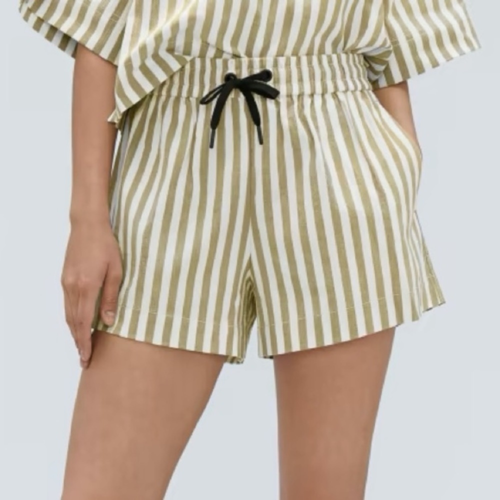 Everlane xs striped shorts